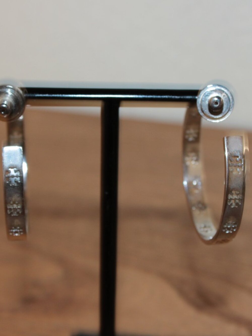 Tory Burch Silver Logo Hoop Earrings NWT - Picture 7 of 7